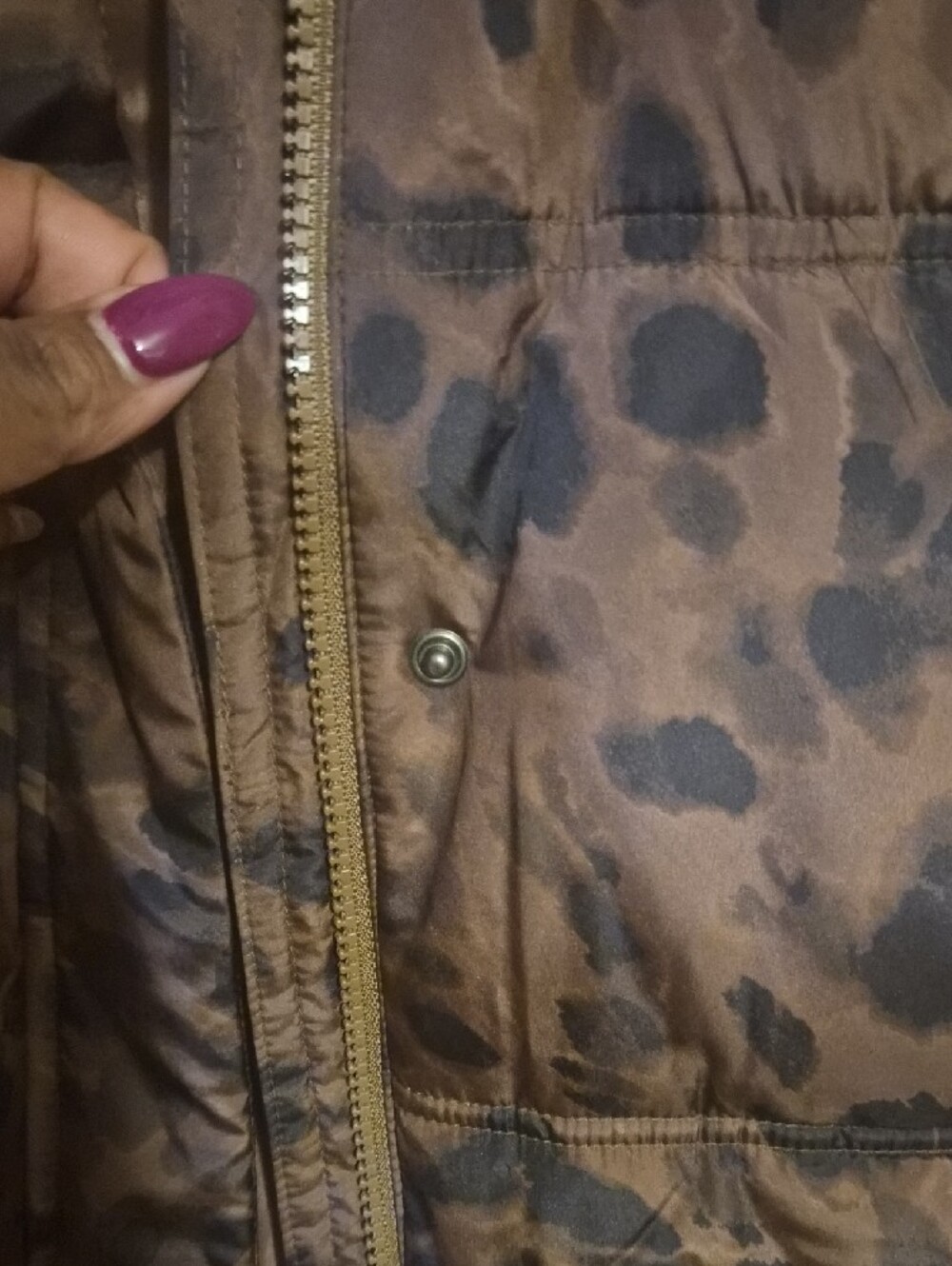 Women's Old Navy Brown Leopard-Print Puffer Vest - Picture 4 of 5